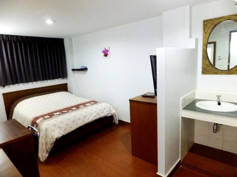 בנגקוק Orchid Inn מראה חיצוני תמונה